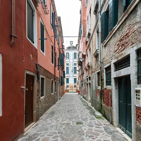 Ca Delle Capriate, An Intimate Retreat At Ca D'oro *