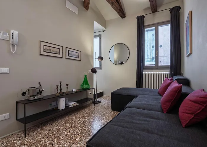 Ca Delle Capriate, An Intimate Retreat At Ca D'oro *